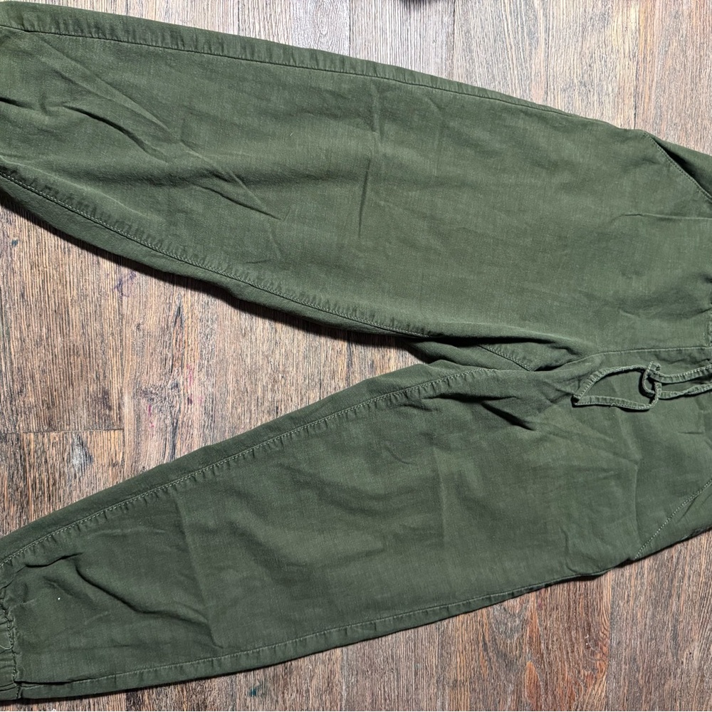 Levi's women’s  Olive Green linen joggers